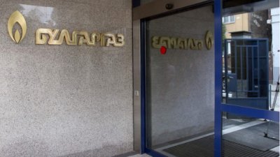 "Национална полиция" и ДАНС нахлуха в "Булгаргаз"