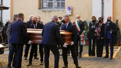 Италия отдава последна почит пред Сасоли