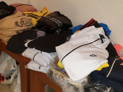 Стоки с лого на защитени марки са иззети в Хасково и Димитровград