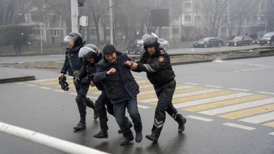 Над 1600 души са задържани в Алмати