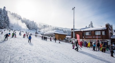 Хотелиерите са гневни заради нова здравна заповед, отлив на клиенти в средата на сезона