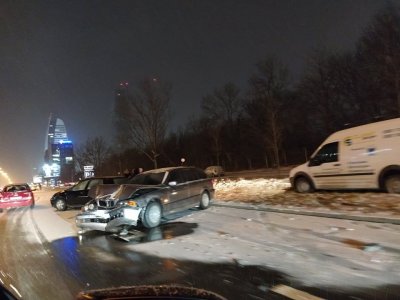 Верижна катастрофа с 6 коли на "Цариградско шосе"