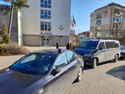 Акция на антикорупционаната комисия в община Лом (СНИМКА)