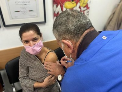 Антиваксъри пожелаха на Сашка Сърчаджиева да пукне