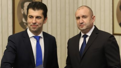 Приключва карантината за Кирил Петков и Румен Радев