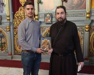 Браво! Учител откупи крадена манастирска икона