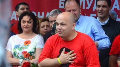 Депутатът Симов твърди: Никой не е уволняван от "Дума"