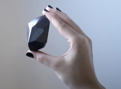 Черният диамант Енигма който е 555 55 карата ще бъде продаден