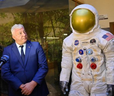 В Природонаучния музей в Пловдив изложиха костюма, с който Армстронг стъпи на Луната 