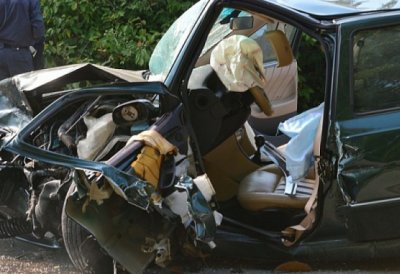 28 годишната шофьорка която се вряза челно в мерцедес на пътя