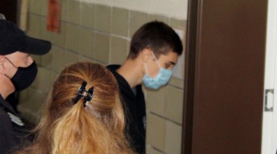 Следят с електронна гривна ученика, ранил тежко на пътя 3 момичета в Стара Загора