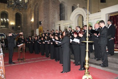 Смесеният хор на БНР пее в Католическата катедрала в столицата