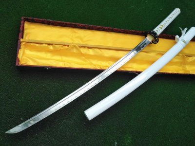 Сърбите спипаха нашенец с японски меч „катана”