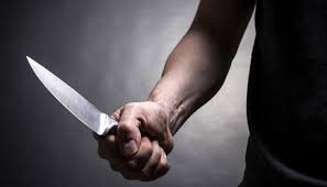 Млад мъж наръган с нож в ромско меле