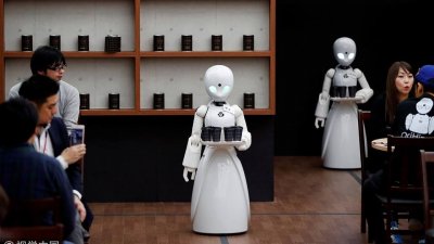 Сервитьорка-робот започна работа в английски ресторант