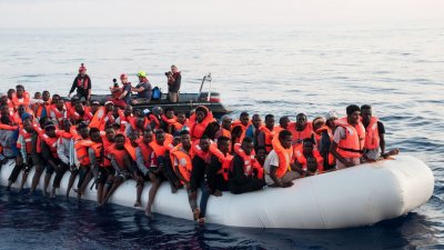 Италия не иска спасените мигранти, иска помощ от други страни