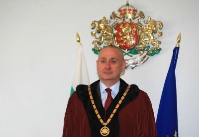 Доскорошният председател на Конституционния съд проф Борис Велчев е новият