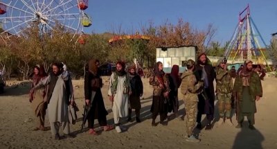 Забраниха на талибаните да носят оръжие в лунапарка