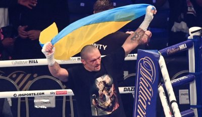 Световния боксов шампион Усик излиза срещу бивши левскари