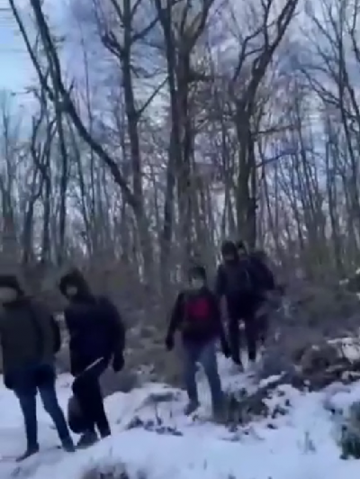Клип с указания как се преминава нелегално през българската граница
