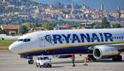 Нискотарифната ирландска авиокомпания Ryanair отчете загуба от euro 96 милиона за