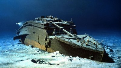 До трагично известния кораб Титаник който се намира на дъното на