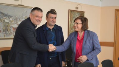 Министърът на икономиката Корнелия Нинова обеща помощ на млекопреработвателите с