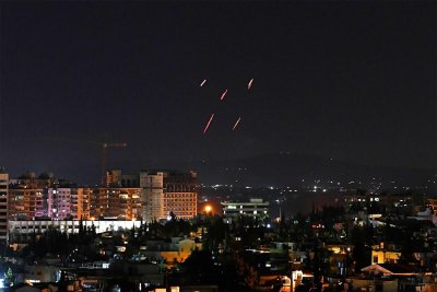 Сирийската противовъздушна отбрана прихвана ракета изстреляна от Израел съобщава Ройтерс Снарядът