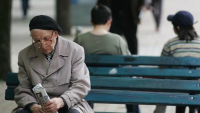 Нова неприятна изненада преживяха някои пенсионери при получаването на пенсиите