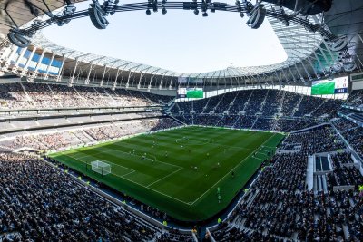 Английският футболен клуб Тотнъм обмисля да издигне кандидатурата на стадиона