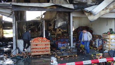 Полицията продължава разследването на пожара който избухна на зеленчуковата борса