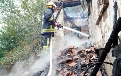 Пожар унищожи къща в село Генерал Колево и остави шестчленно