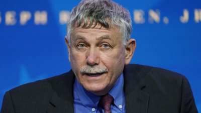 Влиятелен научен съветник на Белия дом подаде оставка след обвинения