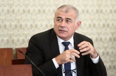 Министърът на труда и социалната политика Георги Гьоков определи законопроекта