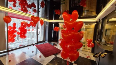 Театър Българска армия посреща с любовен сертификат посетителите на 13