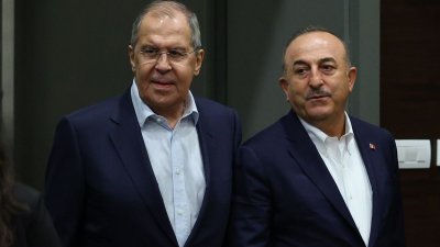 Турският външен министър Мевлют Чавушоглу е обсъдил отношенията между Москва