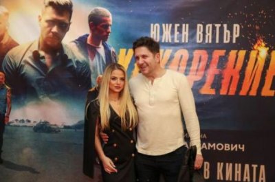 Асен Блатечки се появи с красива блондинка под ръка на