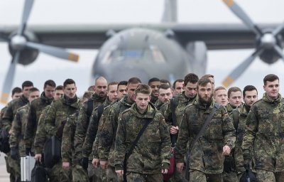 Германски военен самолет кацна на летището в Каунас в Литва съобщава