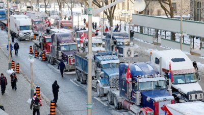 Полицията спря 500 коли от конвой, насочил се към Париж (ВИДЕО)