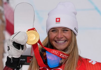 Швейцарската скиорка Корин Сутер спечели златния медал в спускането при