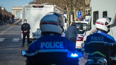 Полицията в Париж задържа над 80 участници във вчерашния протест