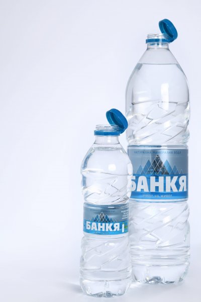 Капачките на минералната вода „Банкя“ вече ще са прикрепени към бутилките