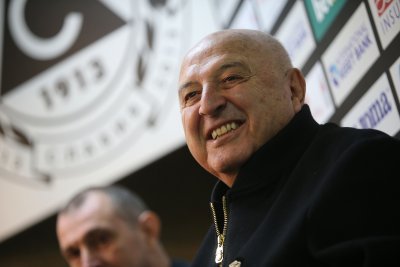 Венци Стефанов пак атакува: Бербатов и Градев да не бързат