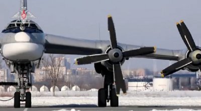 Стратегическият ракетоносец Ту 95МС изстреля крилата ракета Х 55 Видеото за изстрелване