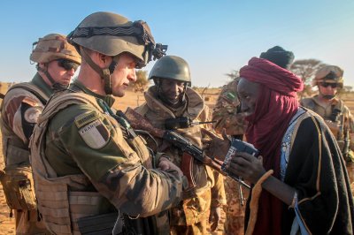 Макрон изтегля френските войници от Мали