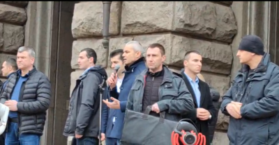 Протестът организиран от лидера на Възраждане Костадин Костадинов под прозорците