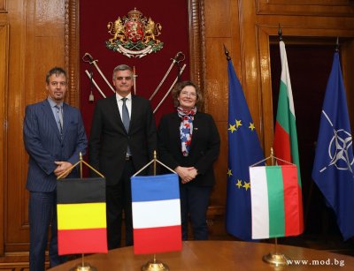 Министърът на отбраната Стефан Янев проведе среща с Н Пр