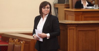 Корнелия Нинова донесе в Народното събрание 700 страници доказателства и свидетелски