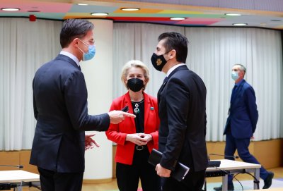 Любопитни снимки от визитата на премиера Кирил Петков на срещата