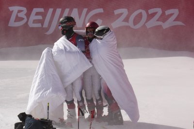 Ски с юргани в Пекин! А Микаела Шифрин удари дъното в отборното (СНИМКИ)